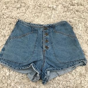 VINTAGE MEDIUM WASH DENIM SHORTS